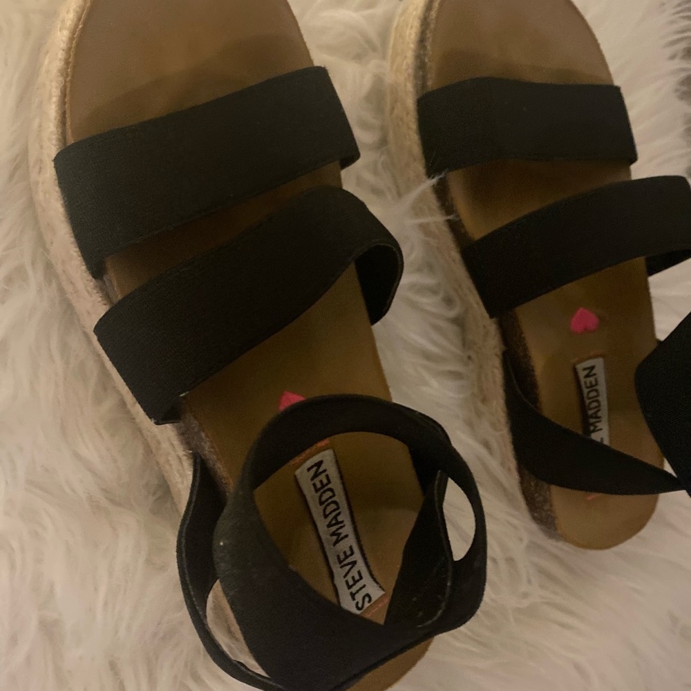 Girls size 13 Steve Madden sandals.